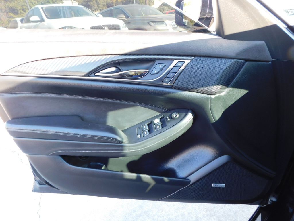 2017 Cadillac CTS Image 32