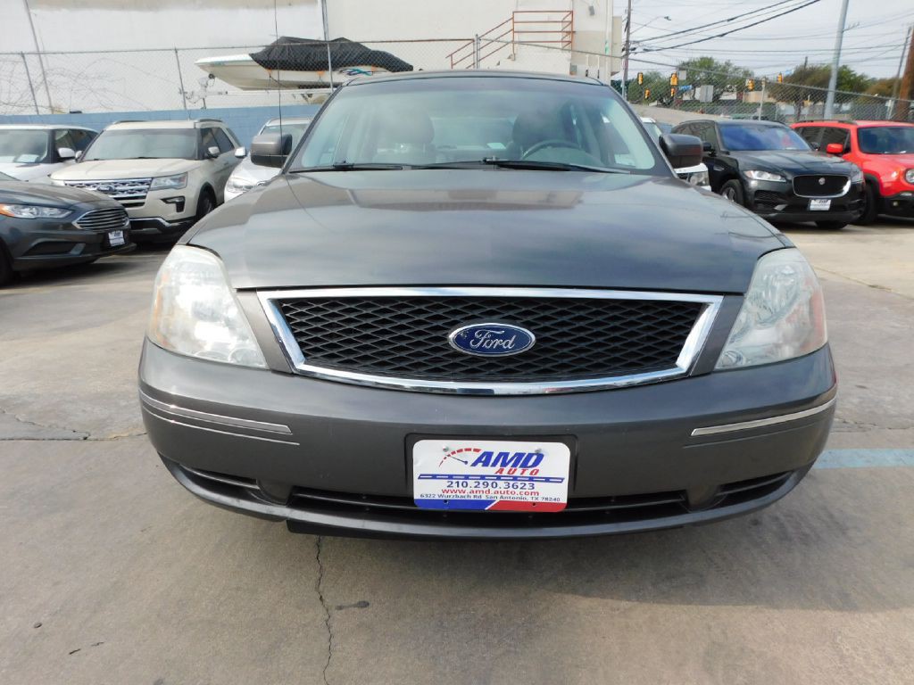 2005 Ford Five Hundred Image 2