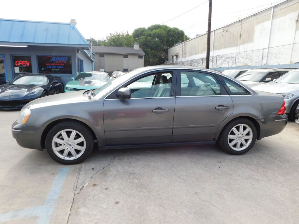 2005 Ford Five Hundred Image 4