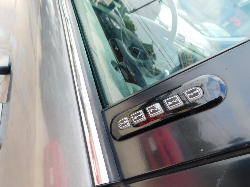 2005 Ford Five Hundred Image 12