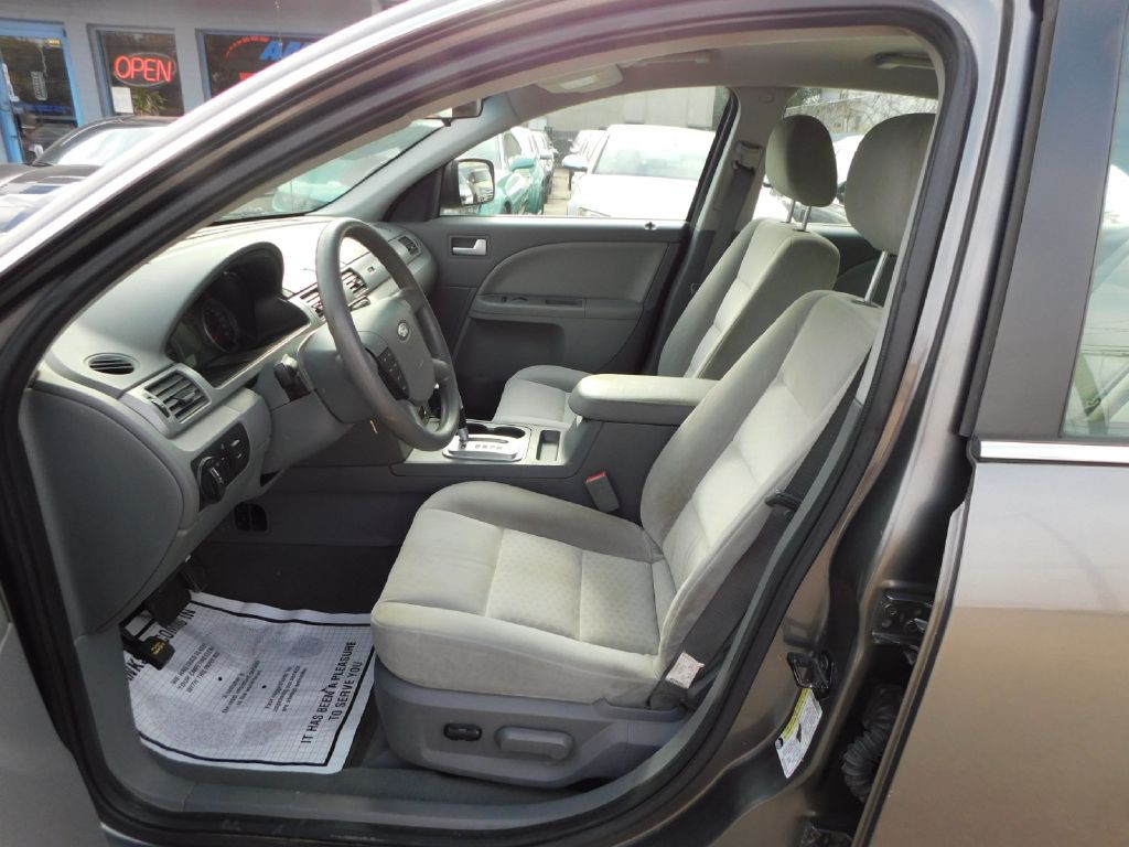 2005 Ford Five Hundred Image 18