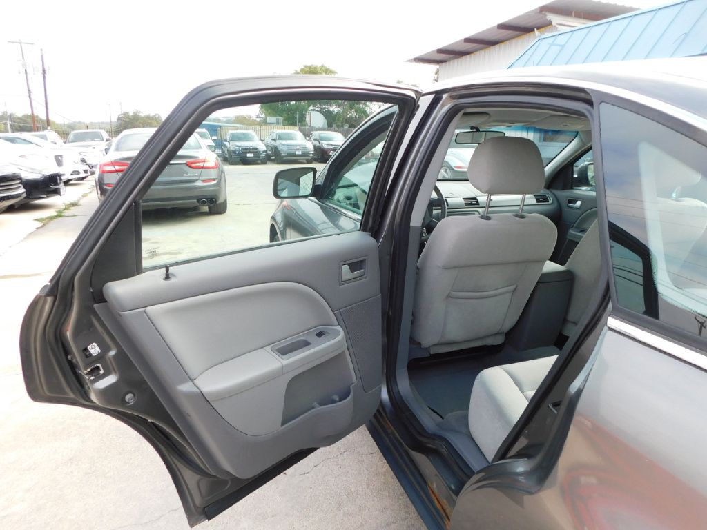 2005 Ford Five Hundred Image 19