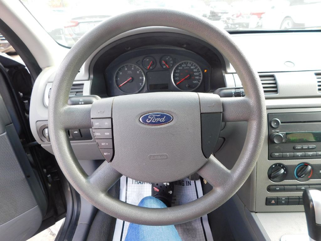 2005 Ford Five Hundred Image 21