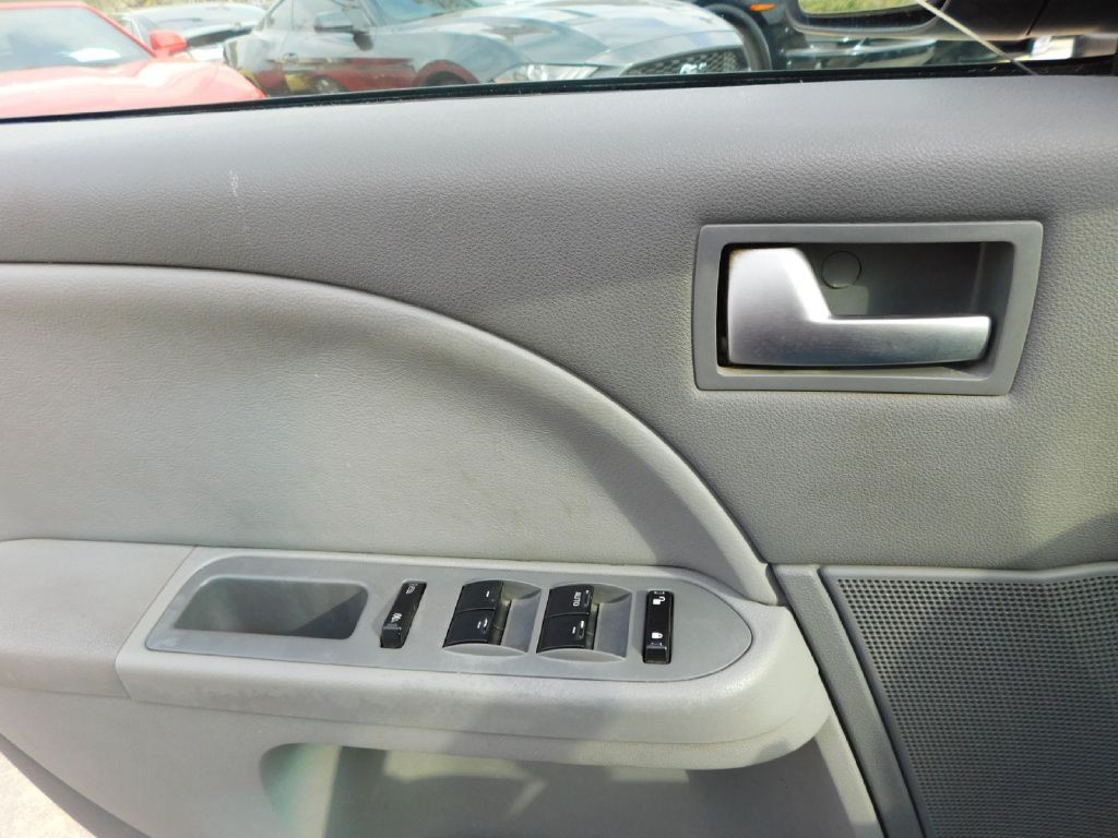 2005 Ford Five Hundred Image 25