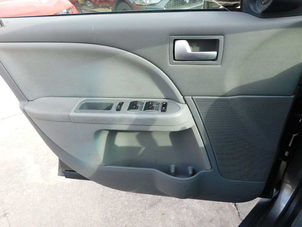 2005 Ford Five Hundred Image 26