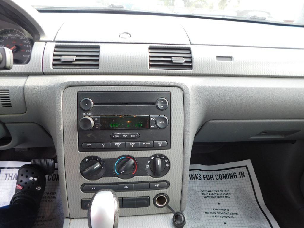 2005 Ford Five Hundred Image 28