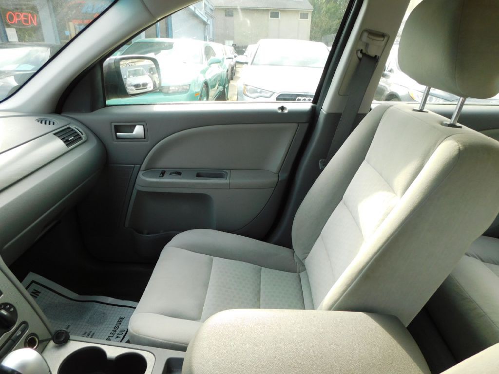 2005 Ford Five Hundred Image 32