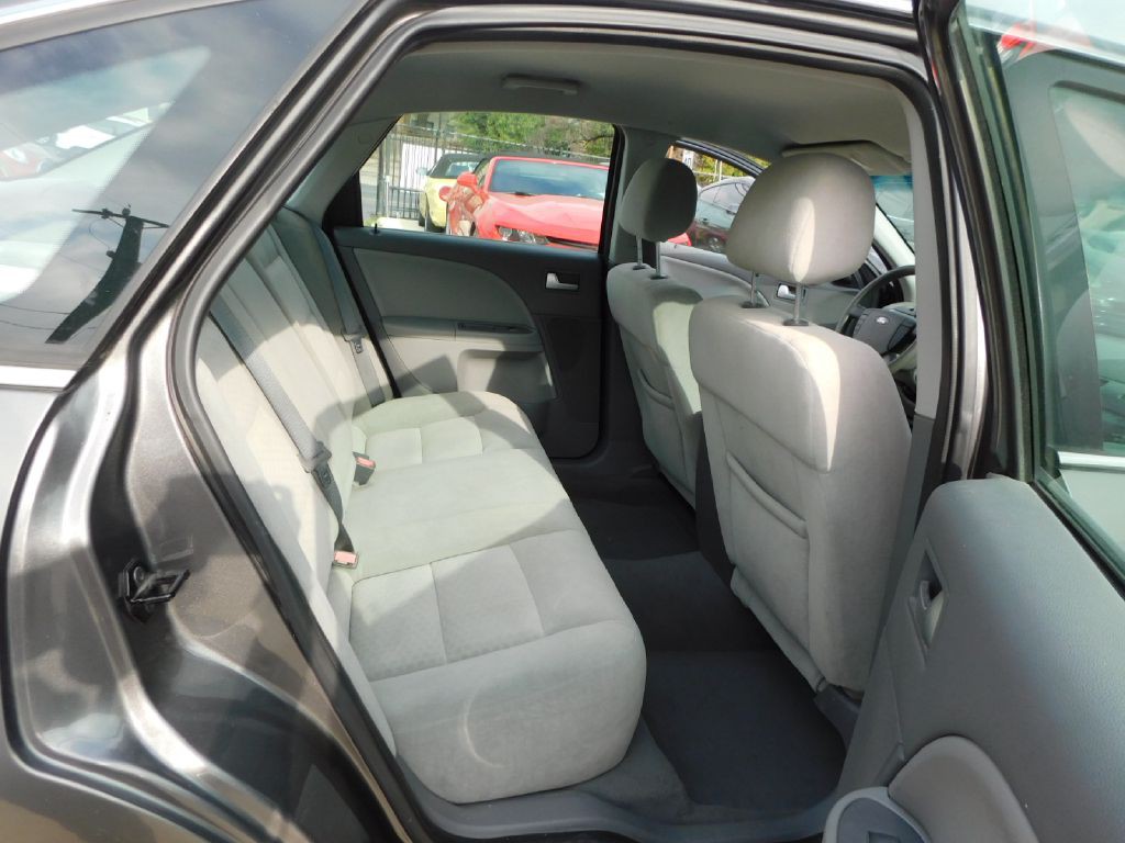 2005 Ford Five Hundred Image 38