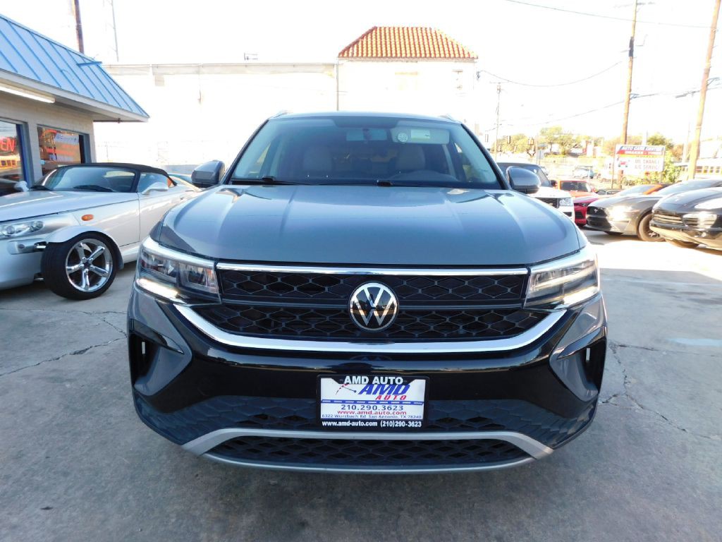 2022 Volkswagen Taos Image 2