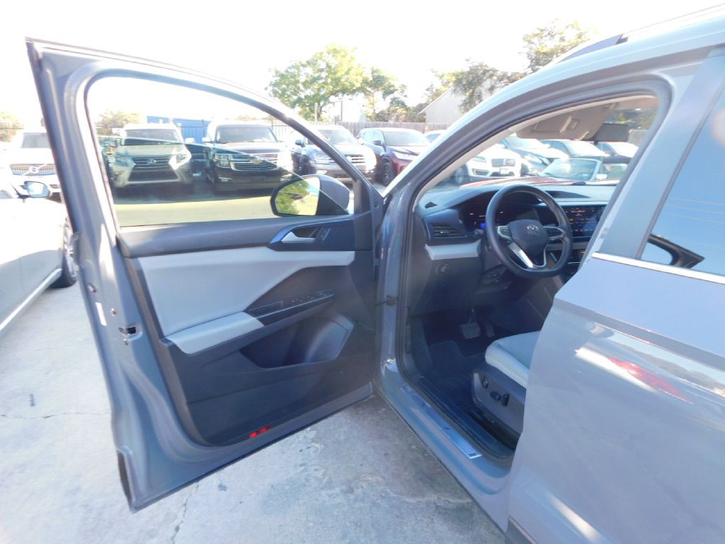 2022 Volkswagen Taos Image 22