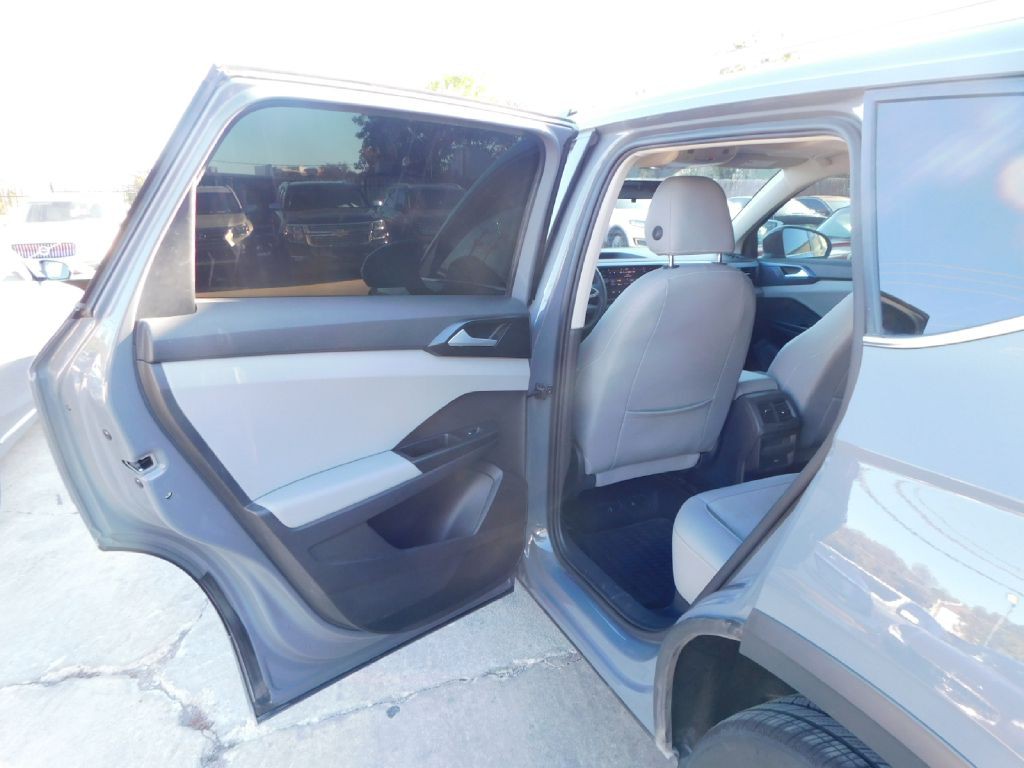 2022 Volkswagen Taos Image 24