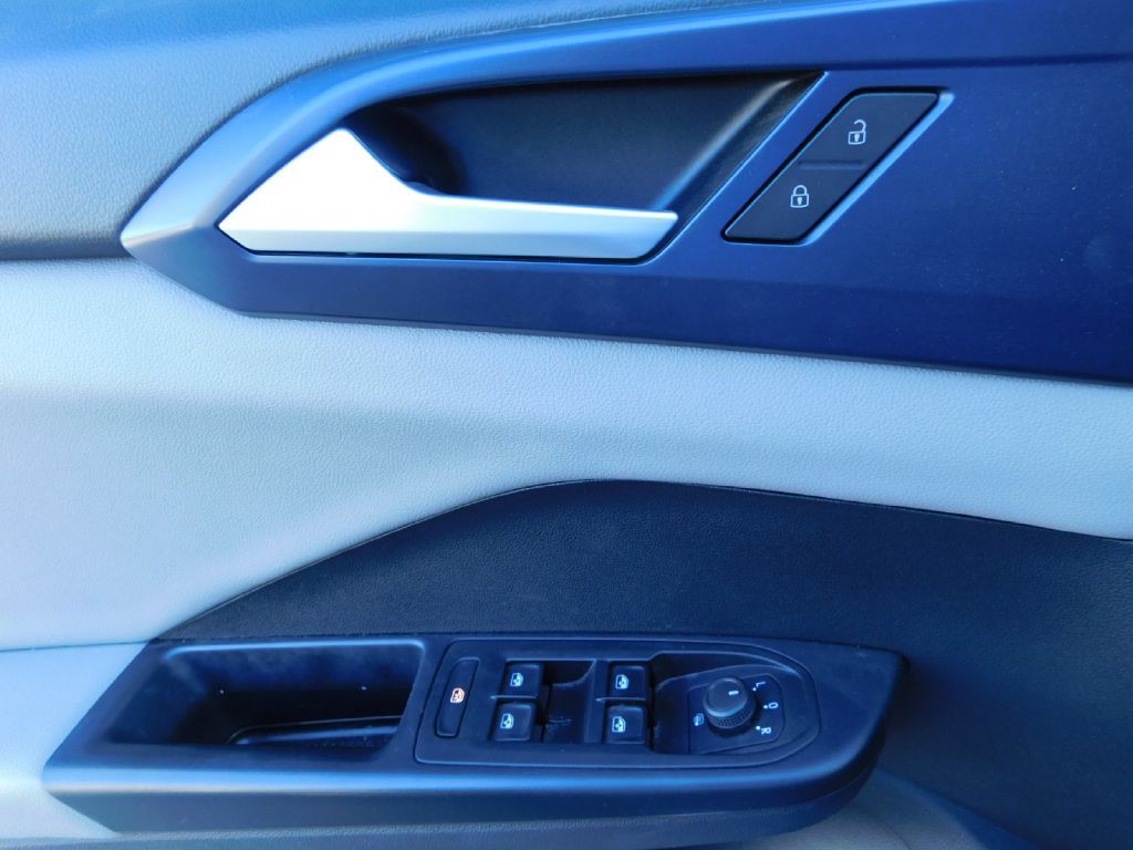 2022 Volkswagen Taos Image 32