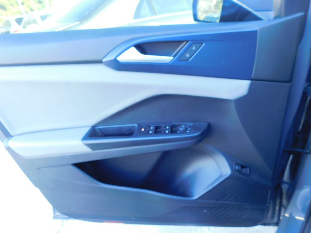 2022 Volkswagen Taos Image 34