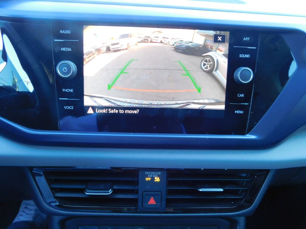 2022 Volkswagen Taos Image 38