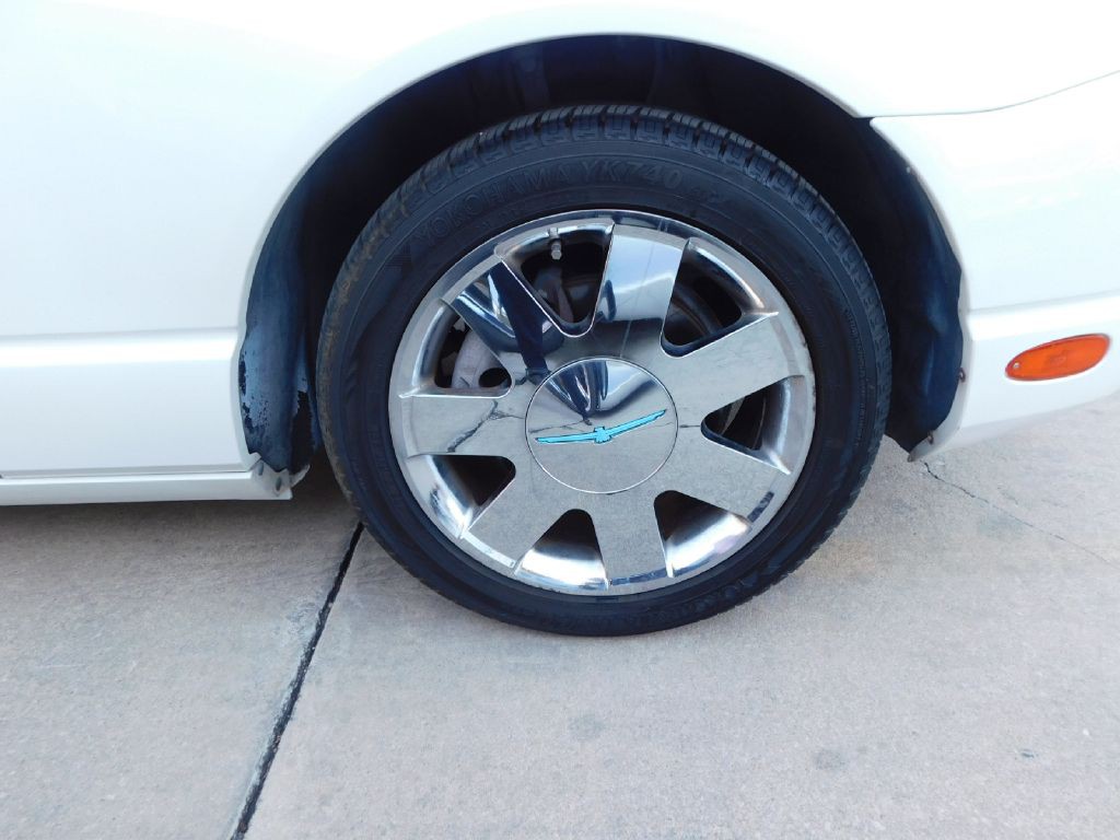 2002 Ford Thunderbird Image 9
