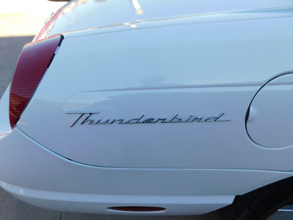 2002 Ford Thunderbird Image 11