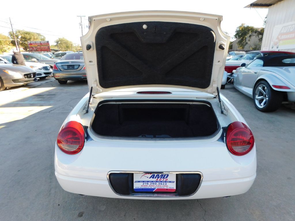 2002 Ford Thunderbird Image 14