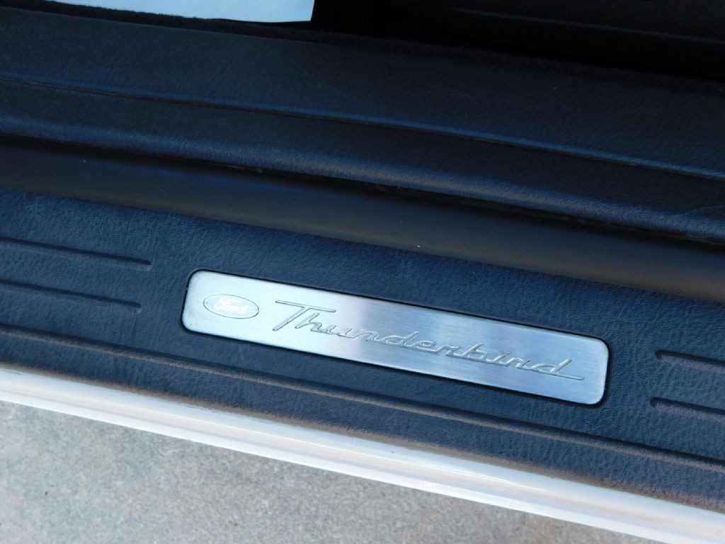 2002 Ford Thunderbird Image 16