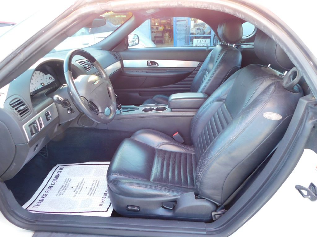 2002 Ford Thunderbird Image 18