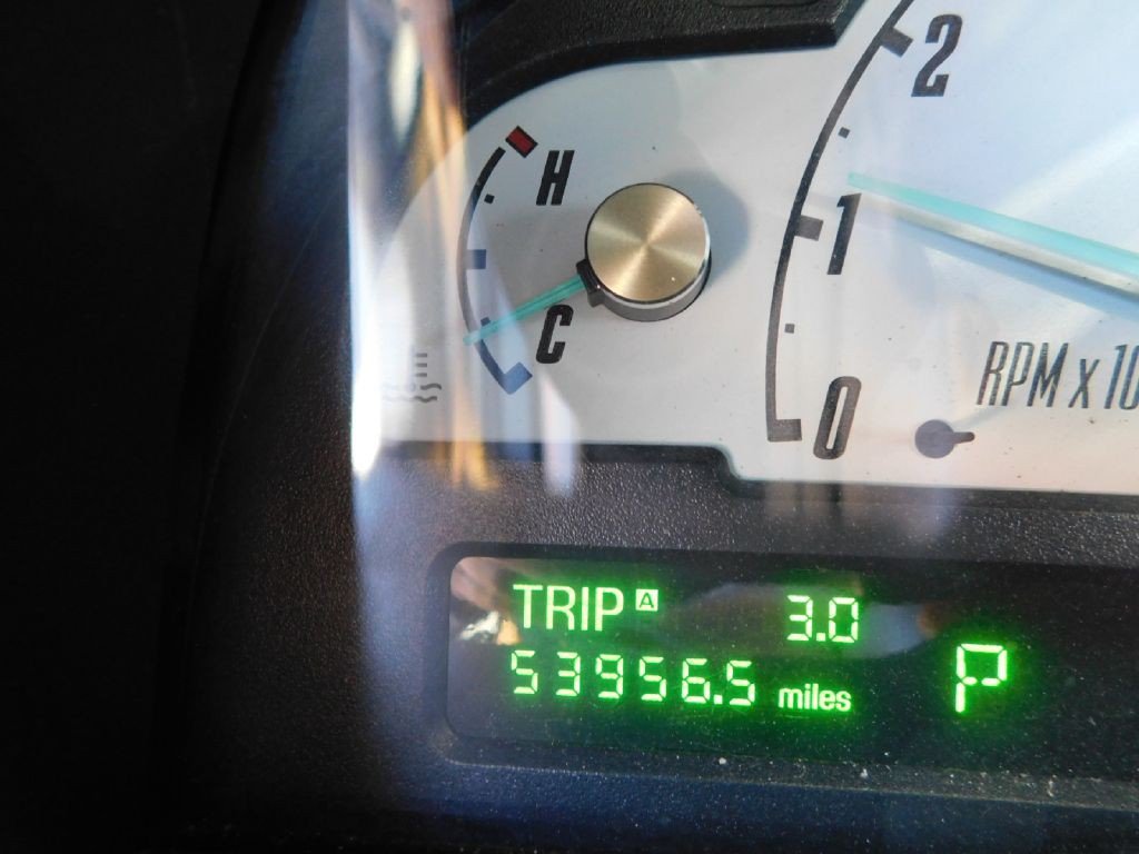 2002 Ford Thunderbird Image 20