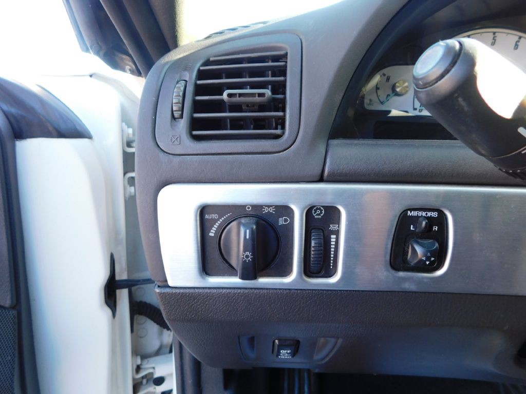 2002 Ford Thunderbird Image 22