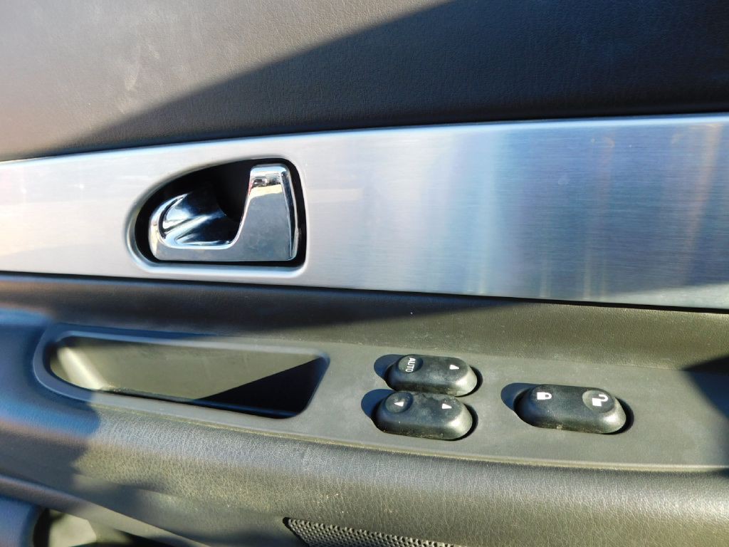 2002 Ford Thunderbird Image 24