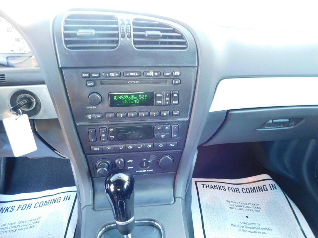 2002 Ford Thunderbird Image 28