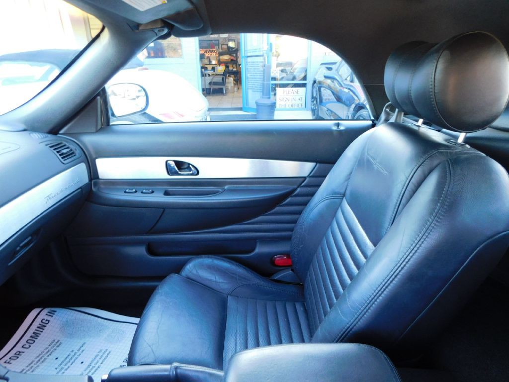 2002 Ford Thunderbird Image 31