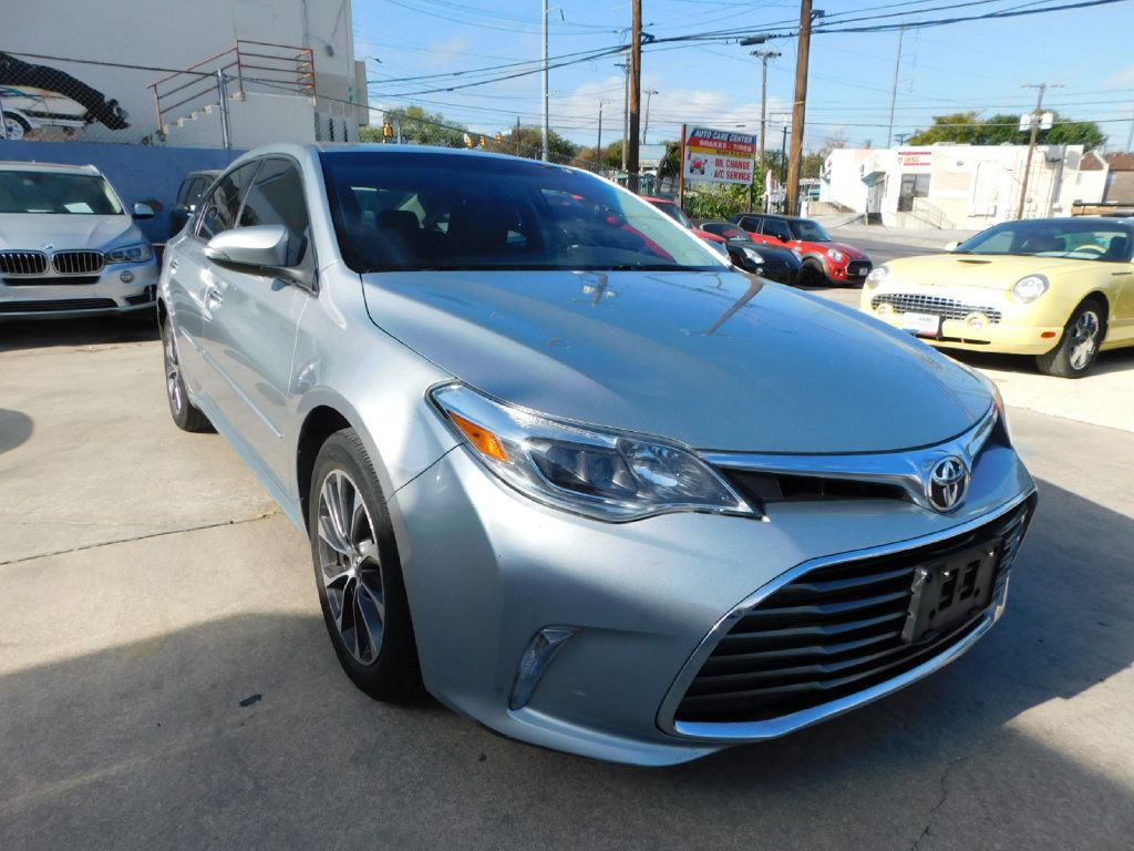 2016 Toyota Avalon Image 1