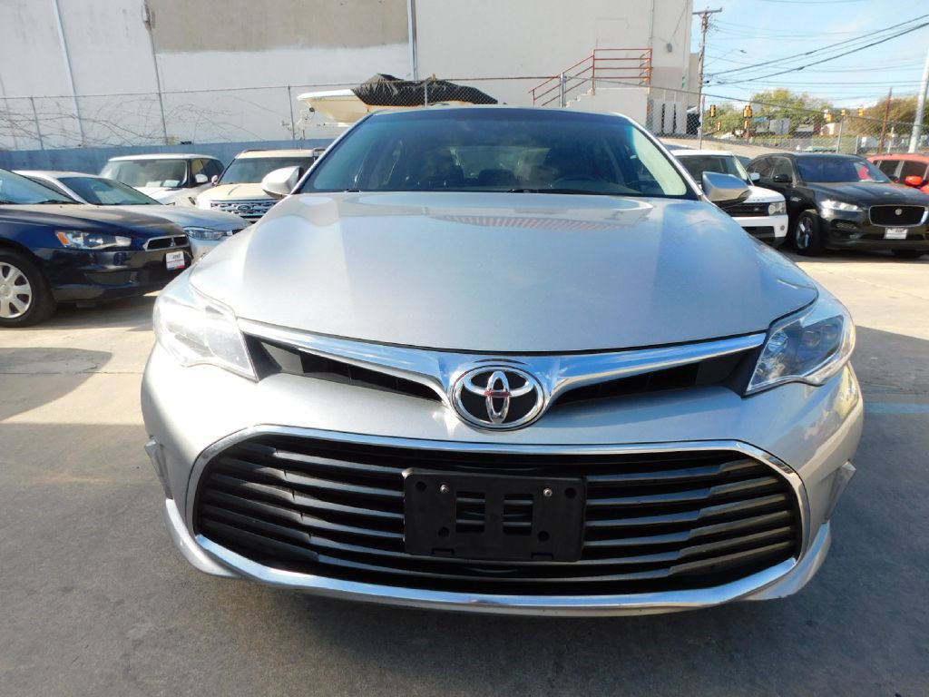 2016 Toyota Avalon Image 2
