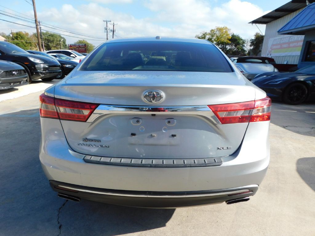 2016 Toyota Avalon Image 6