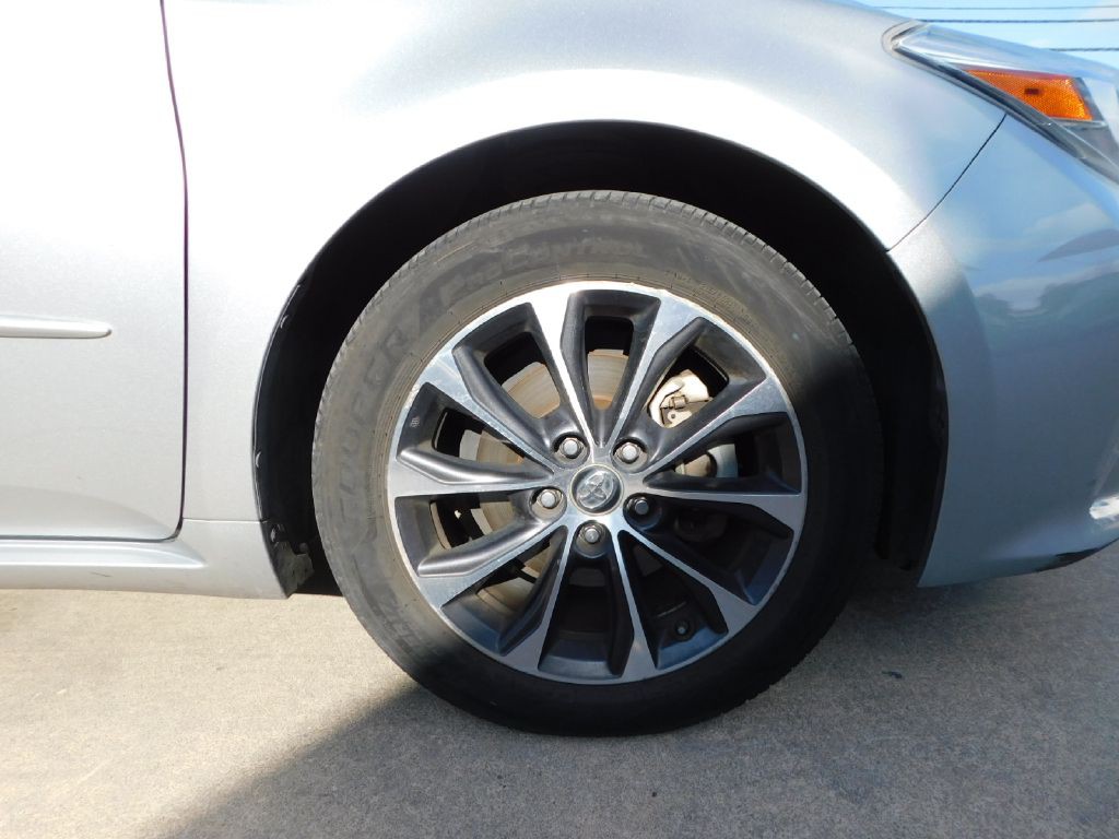 2016 Toyota Avalon Image 9