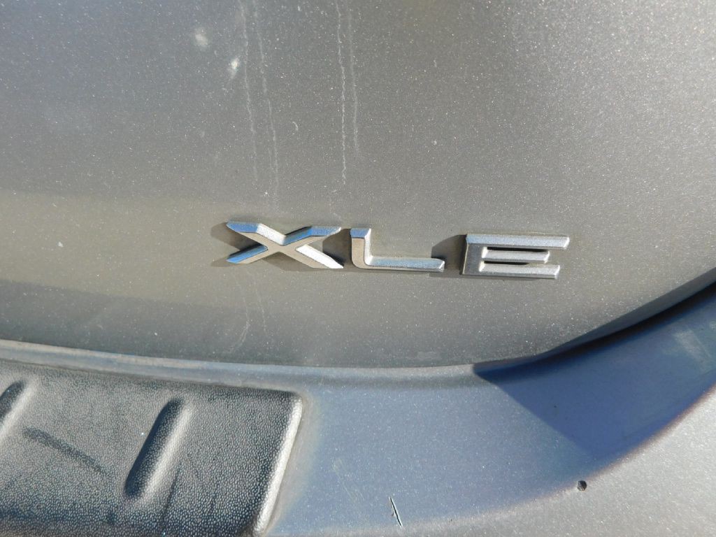 2016 Toyota Avalon Image 12