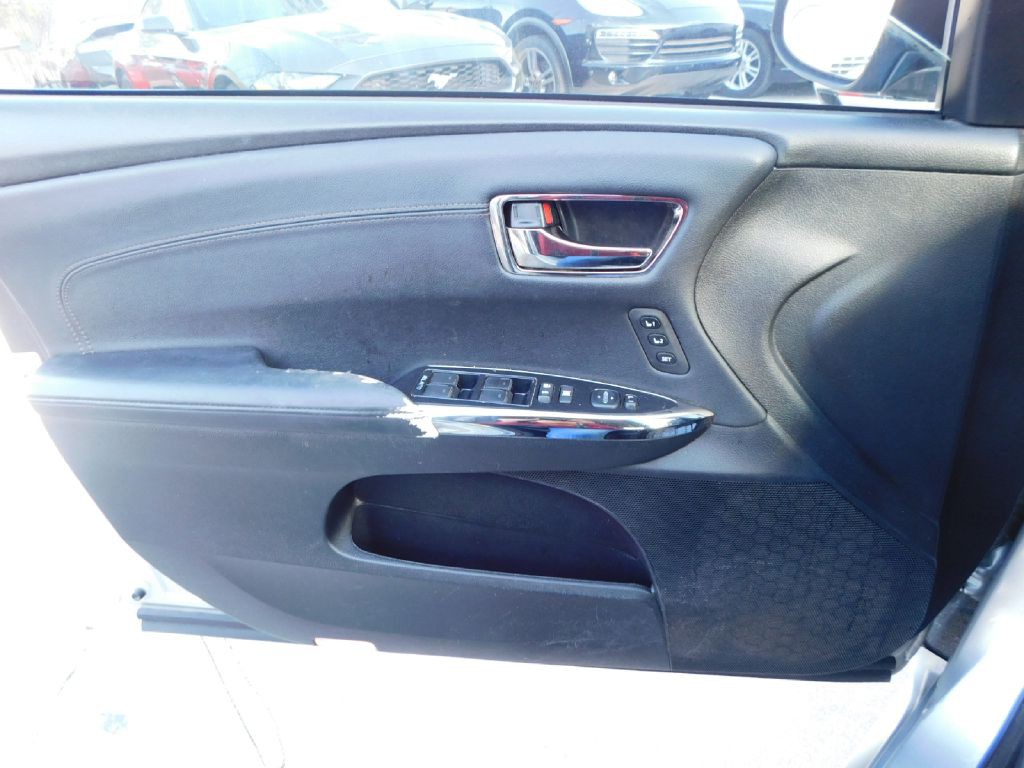 2016 Toyota Avalon Image 29