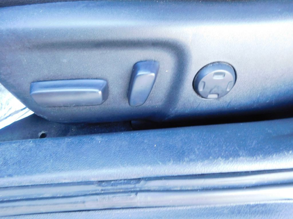 2016 Toyota Avalon Image 30