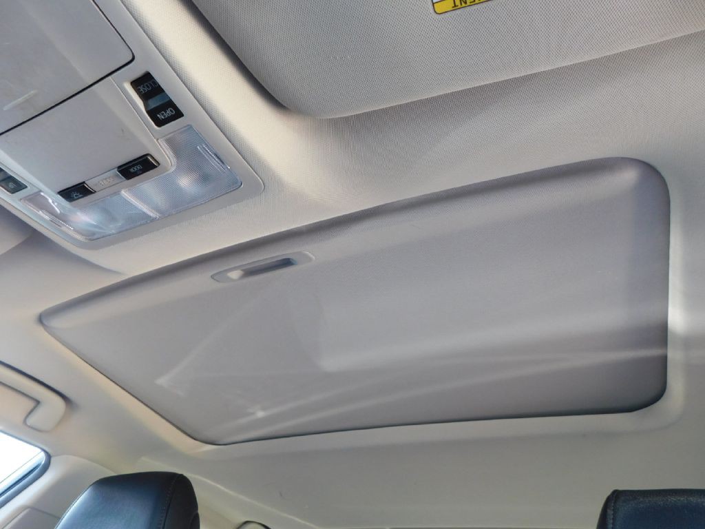 2016 Toyota Avalon Image 39