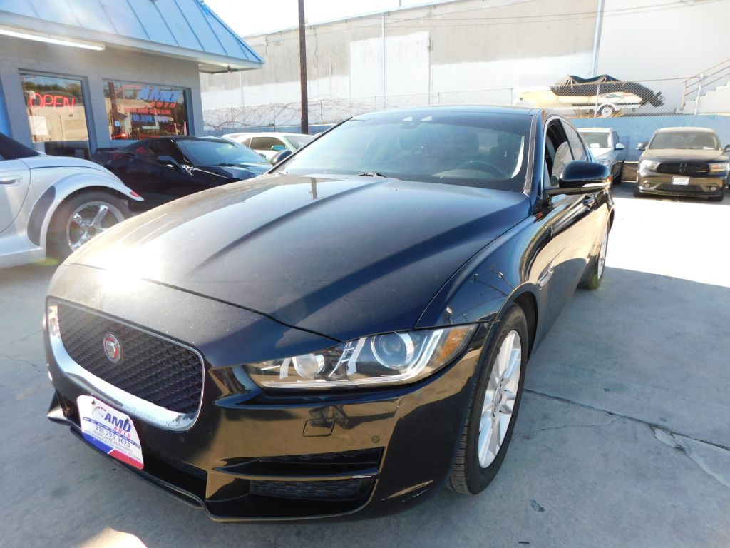 2017 Jaguar XE Image 3