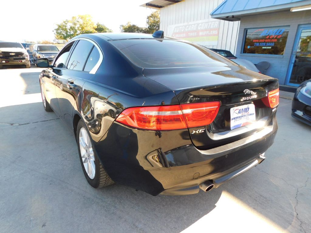 2017 Jaguar XE Image 5