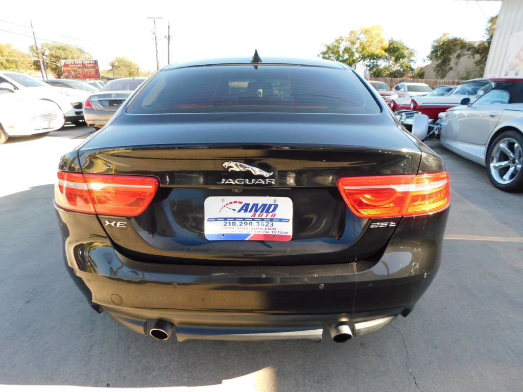 2017 Jaguar XE Image 6