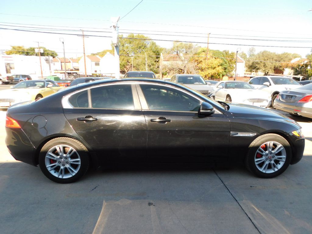 2017 Jaguar XE Image 8