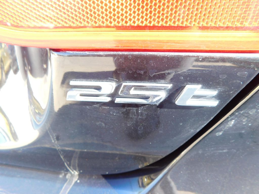 2017 Jaguar XE Image 12