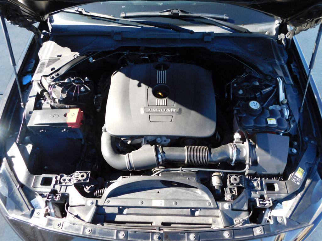 2017 Jaguar XE Image 16