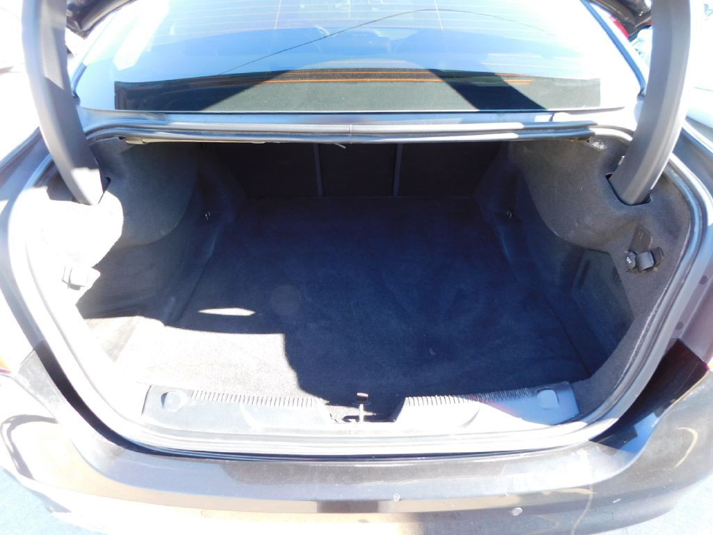 2017 Jaguar XE Image 17