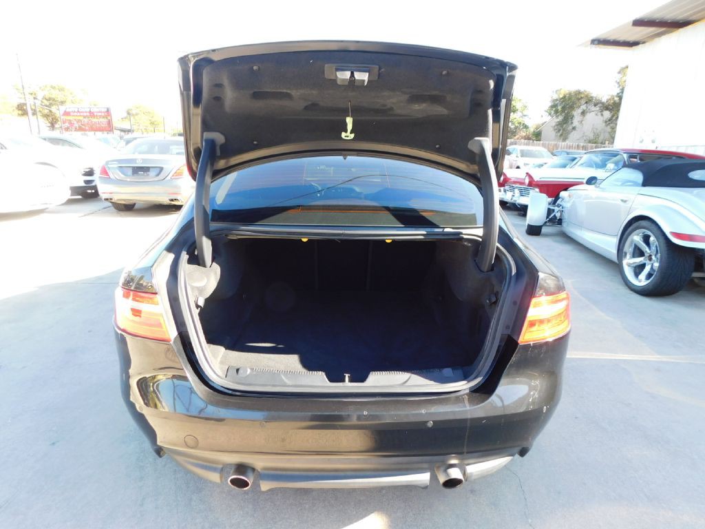 2017 Jaguar XE Image 18