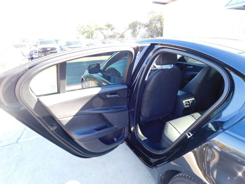 2017 Jaguar XE Image 23