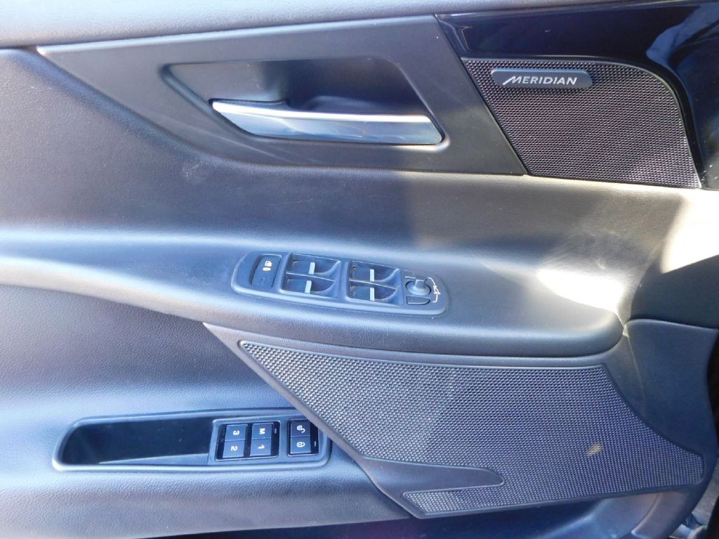 2017 Jaguar XE Image 28