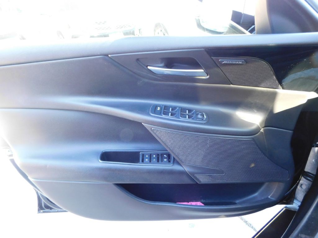 2017 Jaguar XE Image 29