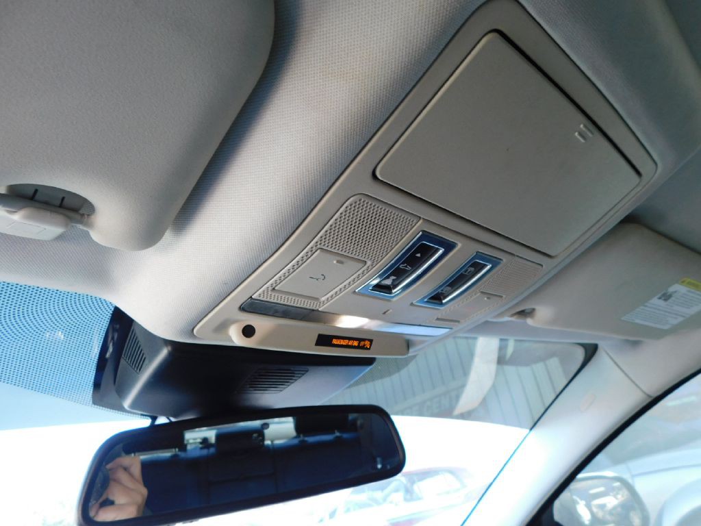 2017 Jaguar XE Image 37