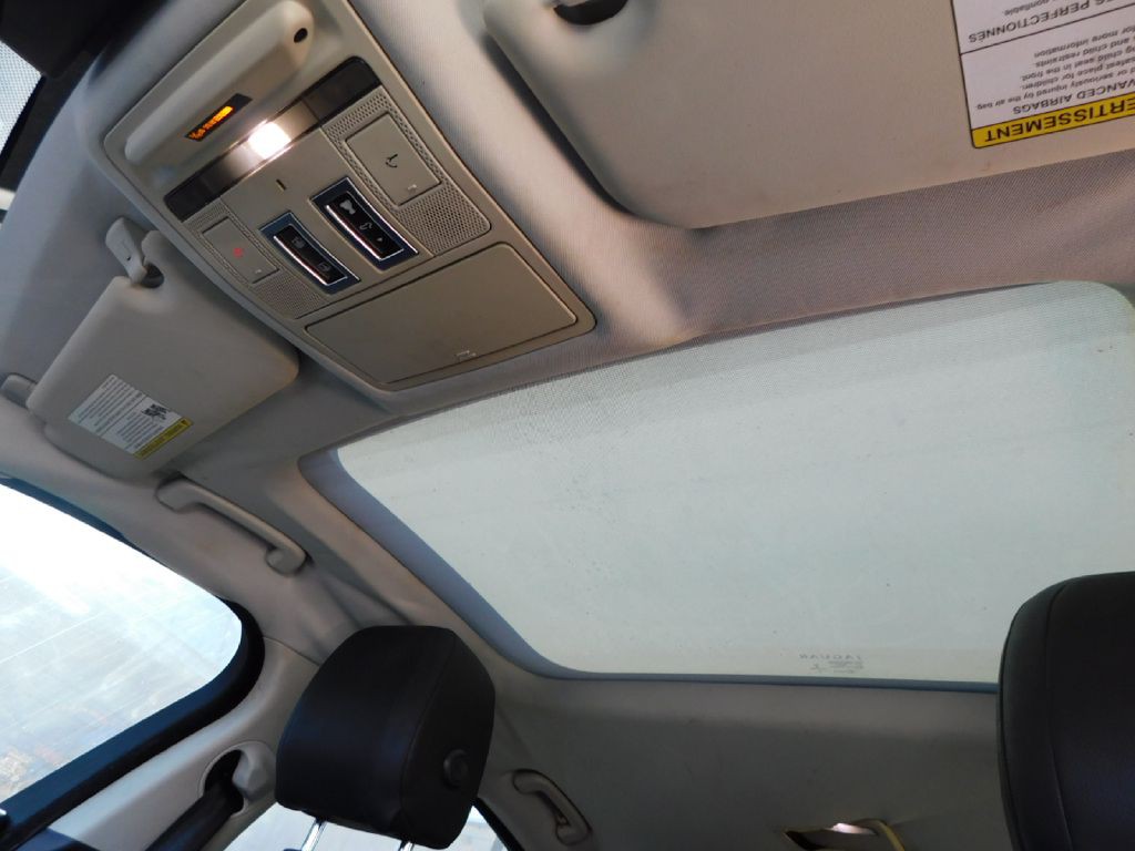 2017 Jaguar XE Image 38