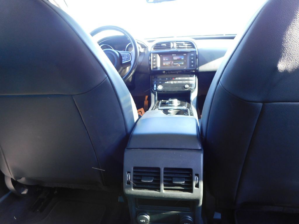 2017 Jaguar XE Image 41
